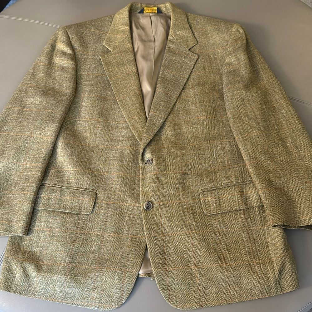 Brooks Brothers Vintage Mens’ 100% Wool Herringbone Blazer. Size 42 Short.